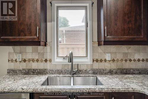 1133 Beechnut Road, Oakville, ON - Indoor Photo Showing Kitchen With Double Sink With Upgraded Kitchen