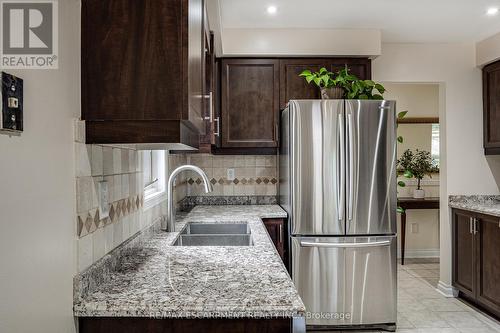 1133 Beechnut Road, Oakville, ON - Indoor Photo Showing Kitchen With Double Sink With Upgraded Kitchen