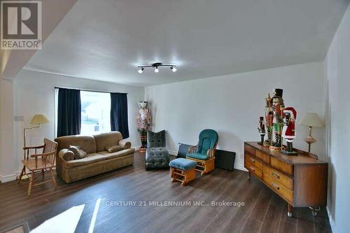 24 Mason Road, Collingwood, ON - Indoor Photo Showing Living Room