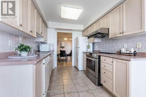 1905 - 35 Kingsbridge Garden Circle W, Mississauga, ON - Indoor Photo Showing Kitchen