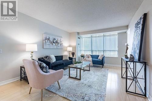 1905 - 35 Kingsbridge Garden Circle W, Mississauga, ON - Indoor Photo Showing Living Room