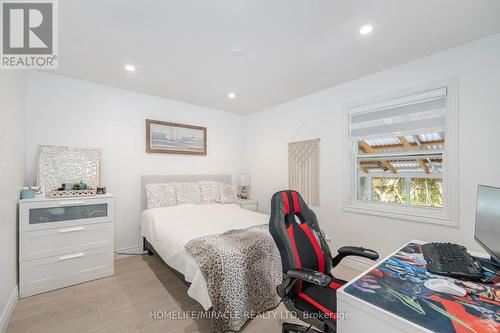 79 Castlefield Drive, Hamilton, ON - Indoor Photo Showing Bedroom