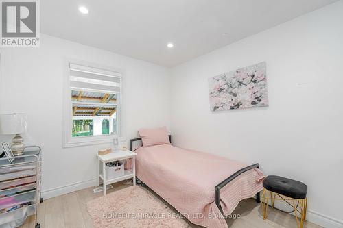 79 Castlefield Drive, Hamilton, ON - Indoor Photo Showing Bedroom