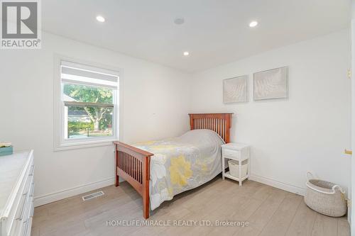 79 Castlefield Drive, Hamilton, ON - Indoor Photo Showing Bedroom