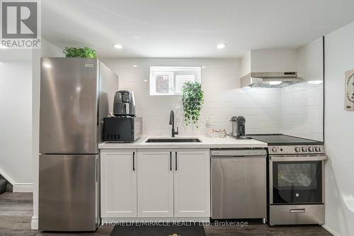 79 Castlefield Drive, Hamilton, ON - Indoor Photo Showing Kitchen With Upgraded Kitchen