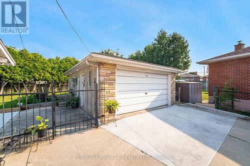 79 Castlefield Drive, Hamilton, ON - Outdoor With Exterior