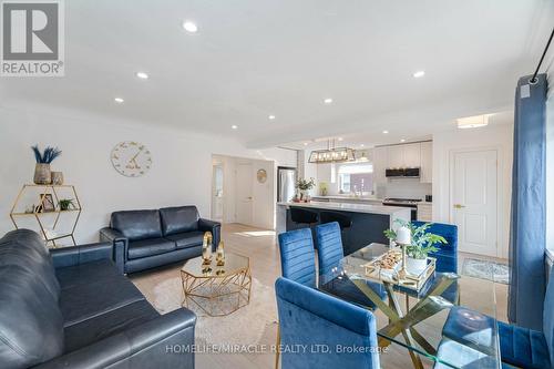 79 Castlefield Drive, Hamilton, ON - Indoor Photo Showing Living Room