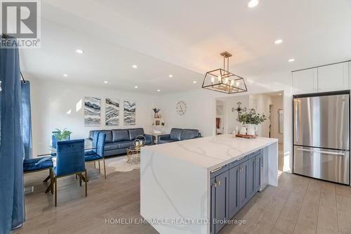 79 Castlefield Drive, Hamilton, ON - Indoor Photo Showing Kitchen