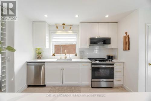 79 Castlefield Drive, Hamilton, ON - Indoor Photo Showing Kitchen