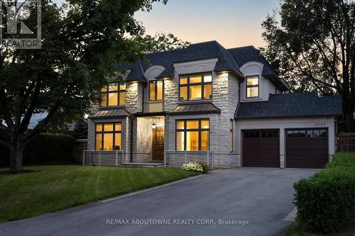 2209 Sloane Drive, Oakville, ON - Outdoor With Facade