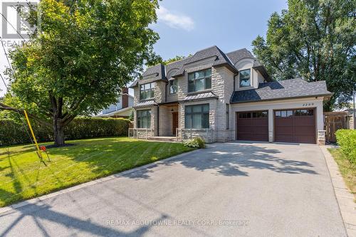 2209 Sloane Drive, Oakville, ON - Outdoor With Facade