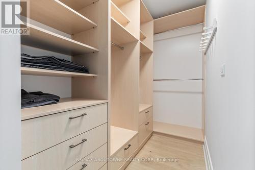 2209 Sloane Drive, Oakville, ON - Indoor With Storage