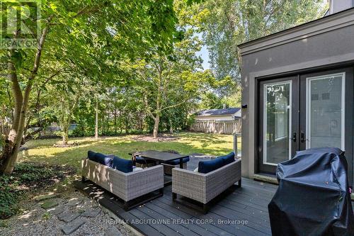 2209 Sloane Drive, Oakville, ON - Outdoor