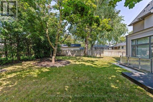 2209 Sloane Drive, Oakville, ON - Outdoor