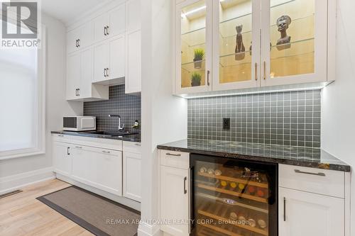 2209 Sloane Drive, Oakville, ON - Indoor Photo Showing Kitchen