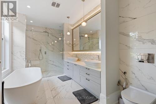 2209 Sloane Drive, Oakville, ON - Indoor Photo Showing Bathroom