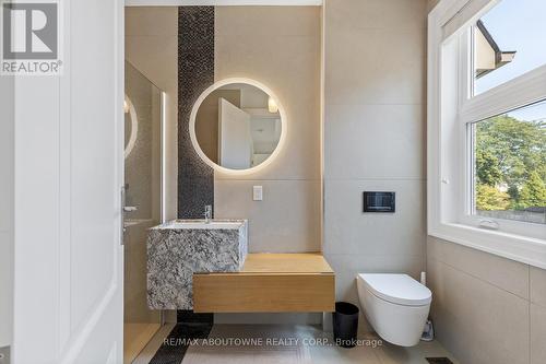 2209 Sloane Drive, Oakville, ON - Indoor Photo Showing Bathroom