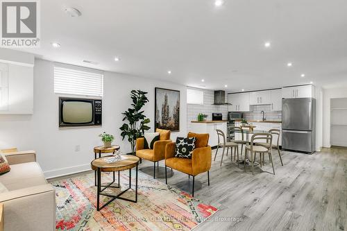 47 Cynthia Road, Toronto, ON - Indoor Photo Showing Living Room