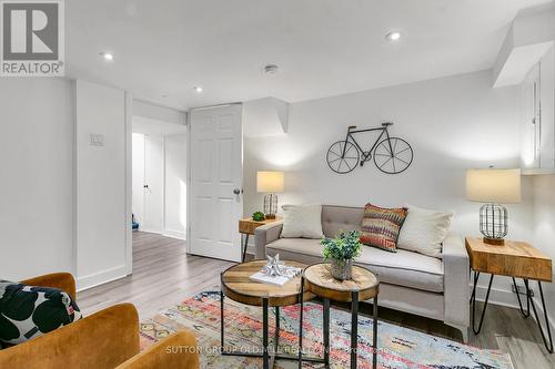 47 Cynthia Road, Toronto, ON - Indoor Photo Showing Living Room