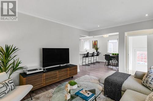 47 Cynthia Road, Toronto, ON - Indoor Photo Showing Living Room