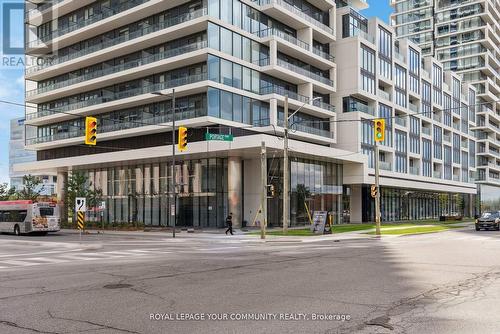 512 - 950 Portage Parkway, Vaughan, ON - Outdoor