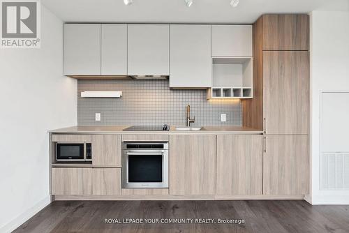 512 - 950 Portage Parkway, Vaughan, ON - Indoor Photo Showing Kitchen