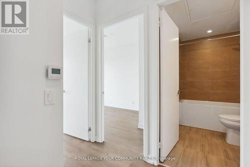 512 - 950 Portage Parkway, Vaughan, ON - Indoor Photo Showing Bathroom