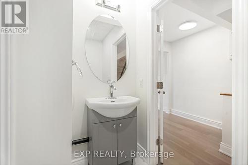 88 Clyde Street, Hamilton, ON - Indoor Photo Showing Bathroom