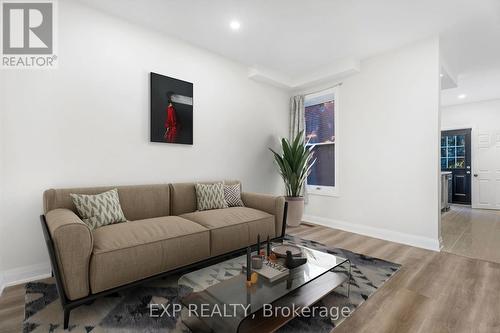 88 Clyde Street, Hamilton, ON - Indoor Photo Showing Living Room