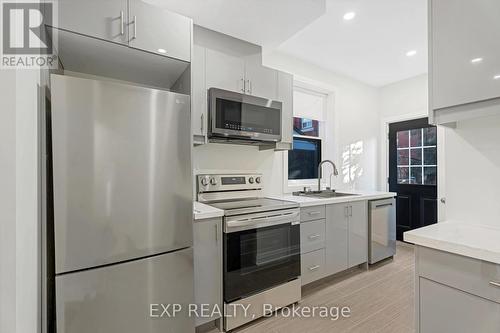 88 Clyde Street, Hamilton, ON - Indoor Photo Showing Kitchen