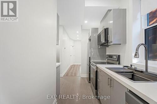 88 Clyde Street, Hamilton, ON - Indoor Photo Showing Kitchen