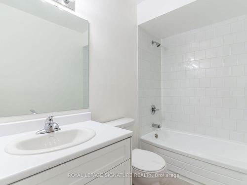 79 Woodman Drive N, Hamilton, ON - Indoor Photo Showing Bathroom