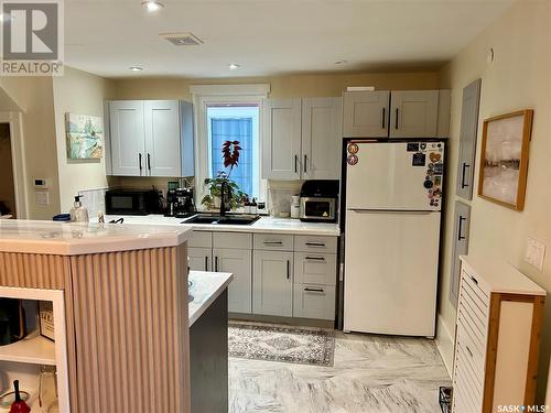 824 4Th Avenue N, Saskatoon, SK - Indoor Photo Showing Kitchen