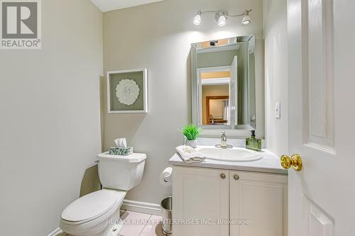 1935 Calgary Court, Mississauga, ON - Indoor Photo Showing Bathroom