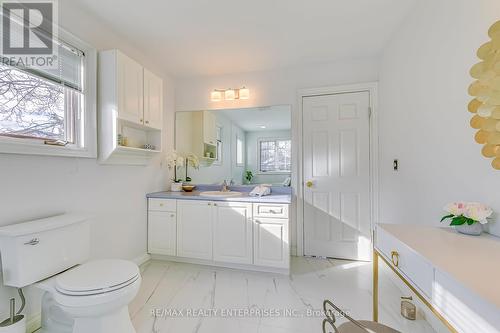 1935 Calgary Court, Mississauga, ON - Indoor Photo Showing Bathroom