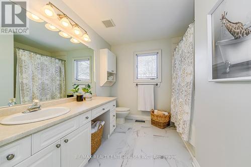 1935 Calgary Court, Mississauga, ON - Indoor Photo Showing Bathroom