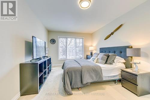 1935 Calgary Court, Mississauga, ON - Indoor Photo Showing Bedroom