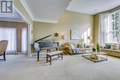 1935 Calgary Court, Mississauga, ON - Indoor Photo Showing Living Room