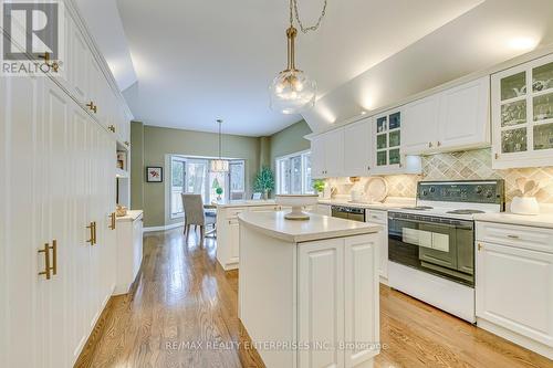 1935 Calgary Court, Mississauga, ON - Indoor Photo Showing Kitchen