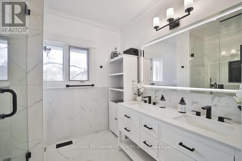 4028 Millar Crescent, Burlington, ON - Indoor Photo Showing Bathroom