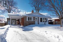 1860 FEATHERSTON DRIVE  Ottawa, ON K1H 6P5