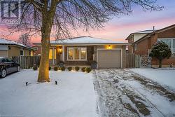 27 VALANNA Court  Hamilton, ON L9C 7A3