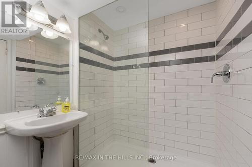 45 Algoma Crescent, Hamilton, ON - Indoor Photo Showing Bathroom