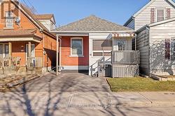 135 BRITANNIA AVENUE  Hamilton, ON L8H 1X2