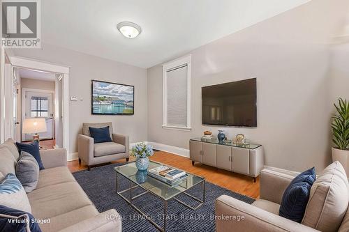 135 Britannia Avenue, Hamilton, ON - Indoor Photo Showing Living Room