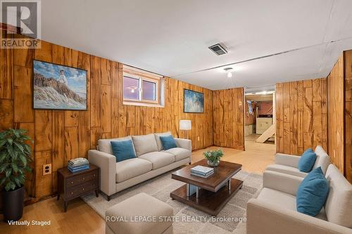 135 Britannia Avenue, Hamilton, ON - Indoor Photo Showing Living Room