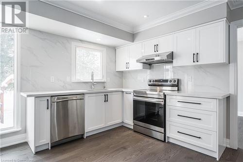 567 Rustic Drive, Waterloo, ON - Indoor Photo Showing Kitchen With Upgraded Kitchen