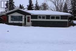 36 MACDERMID CRESCENT  Saskatoon, SK S7J 2R2