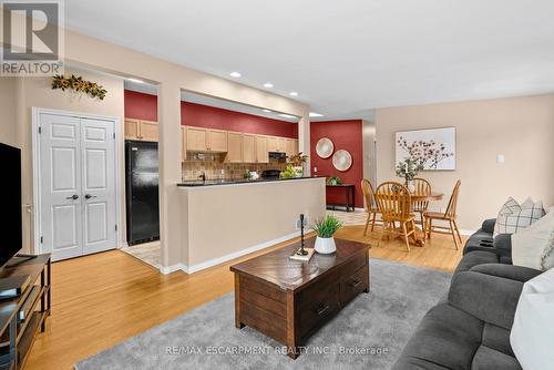 2 Ronaldshay Avenue, Hamilton, ON - Indoor Photo Showing Living Room