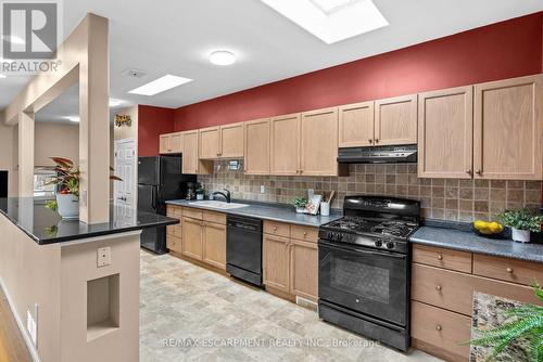 2 Ronaldshay Avenue, Hamilton, ON - Indoor Photo Showing Kitchen